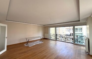 4+1 LUXURY APARTMENT FOR SALE IN CADDEBOSTAN WITH PARTIAL SEA VIEW