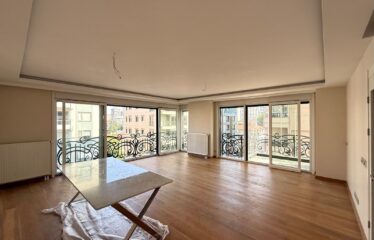 4+1 LUXURY APARTMENT FOR SALE IN CADDEBOSTAN WITH PARTIAL SEA VIEW