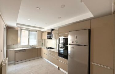 4+1 LUXURY APARTMENT FOR SALE IN CADDEBOSTAN WITH PARTIAL SEA VIEW