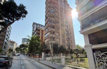 4+1 LUXURY APARTMENT FOR SALE IN CADDEBOSTAN WITH PARTIAL SEA VIEW