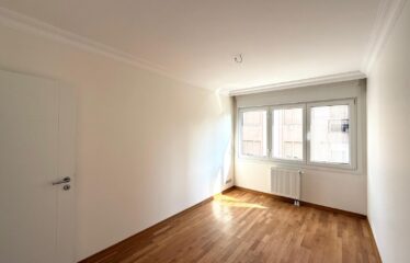 4+1 LUXURY APARTMENT FOR SALE IN CADDEBOSTAN WITH PARTIAL SEA VIEW