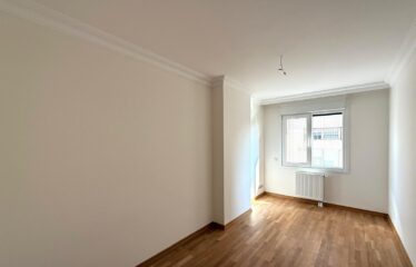 4+1 LUXURY APARTMENT FOR SALE IN CADDEBOSTAN WITH PARTIAL SEA VIEW