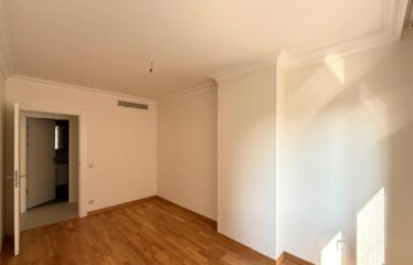 4+1 LUXURY APARTMENT FOR SALE IN CADDEBOSTAN WITH PARTIAL SEA VIEW