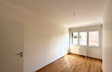 4+1 LUXURY APARTMENT FOR SALE IN CADDEBOSTAN WITH PARTIAL SEA VIEW